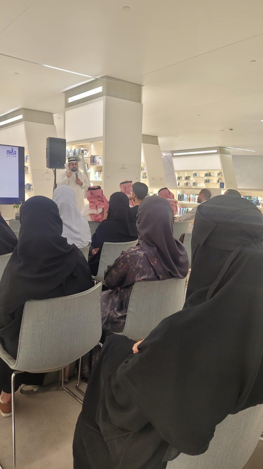 لقاء «الاتصال الثقافي: الأدب وبين الجغرافيا والإنسان» مع أ.حاتم الشهري
