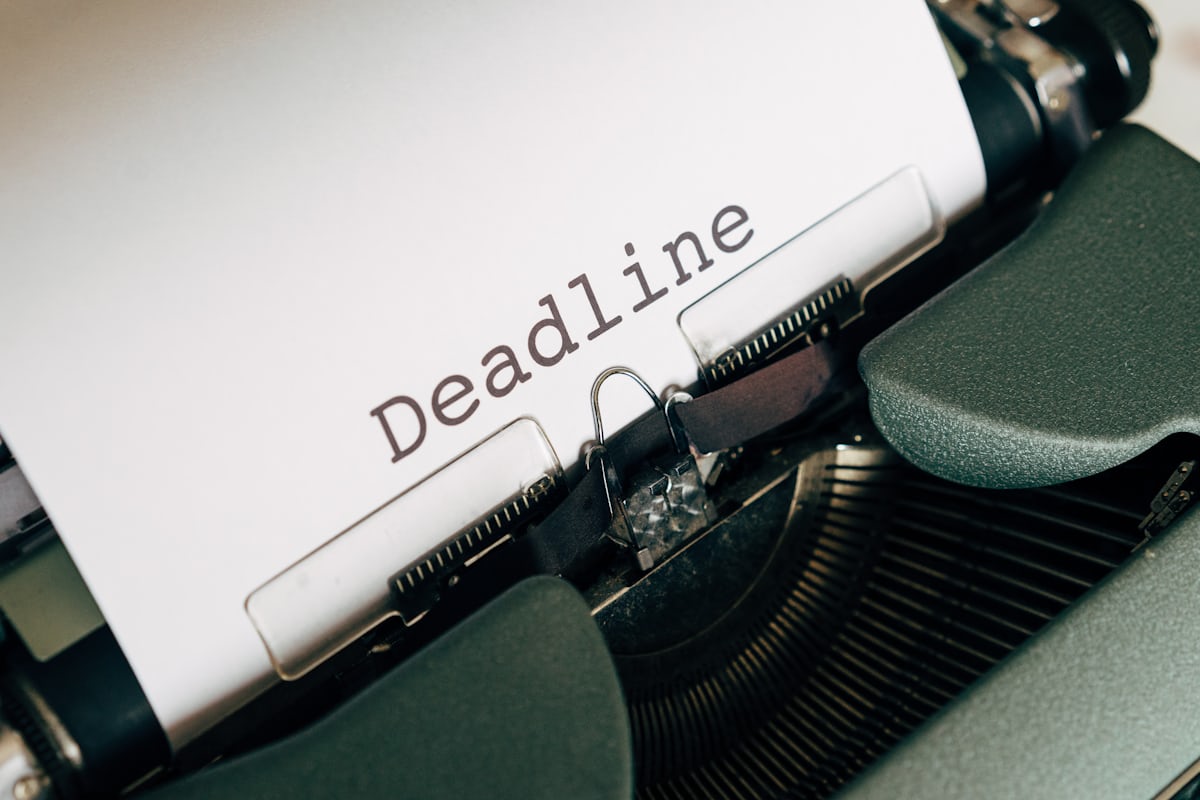 تحت سطوة الـDeadline ،العمل والإبداع تحت الضغط🤯💪🏻نشرة مرجع التدوين البريدية - العدد #107